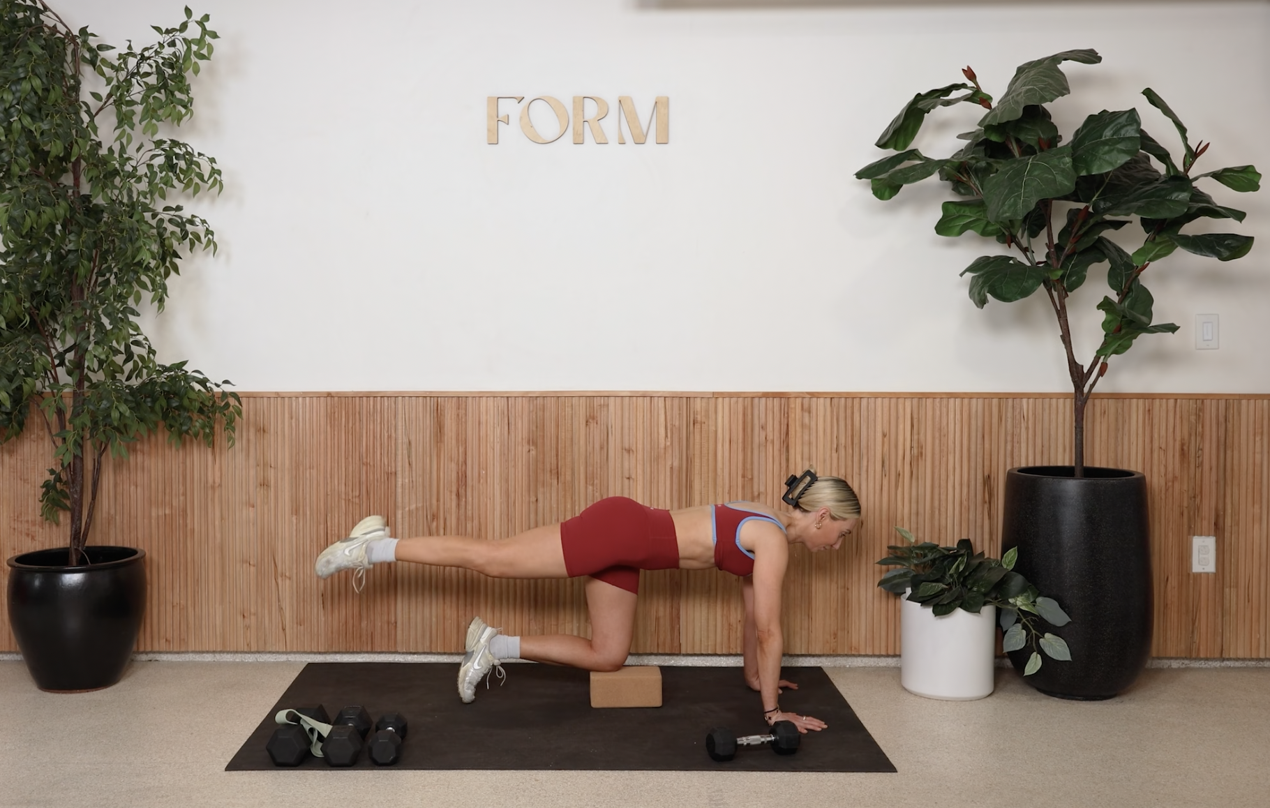 30 MINUTE LOWER BODY & BOOTY STRENGTH & PILATES WITH CALYN
