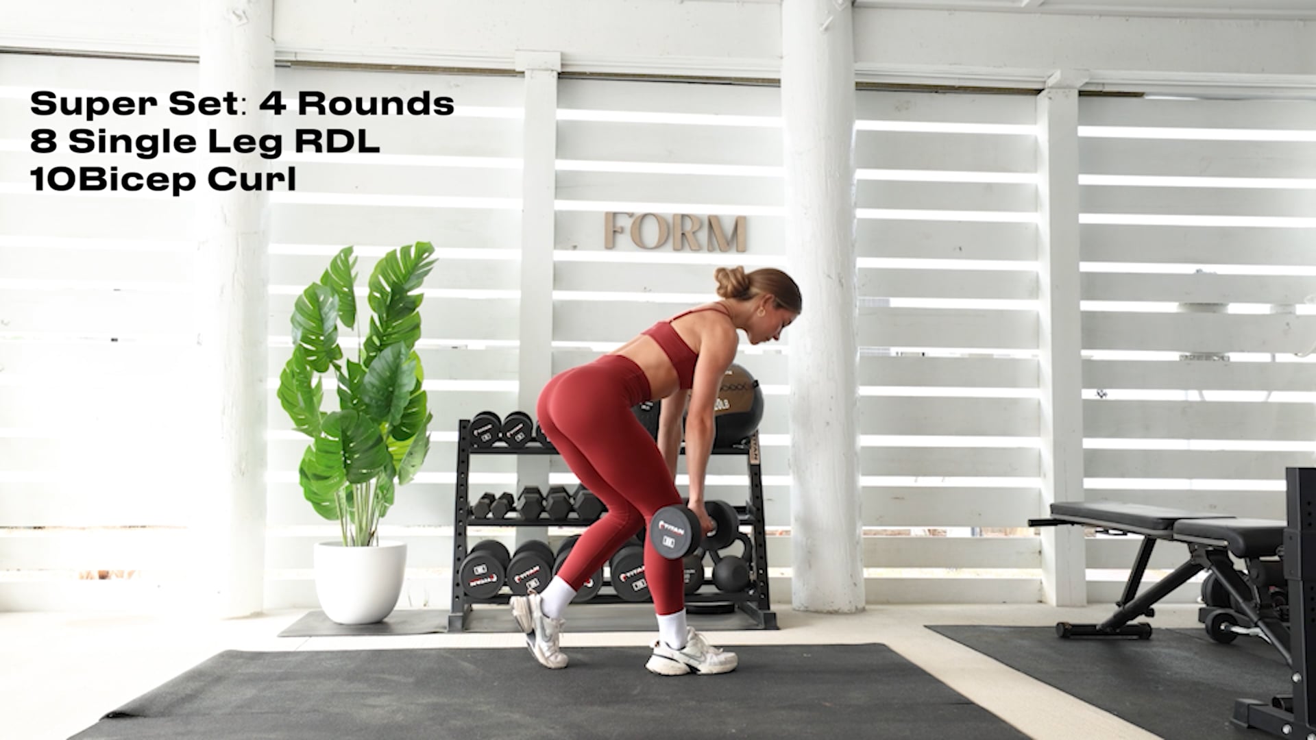 SUPERSET 4x: 10 SINGLE LEG RDL + 8 BICEP CURL COMBO