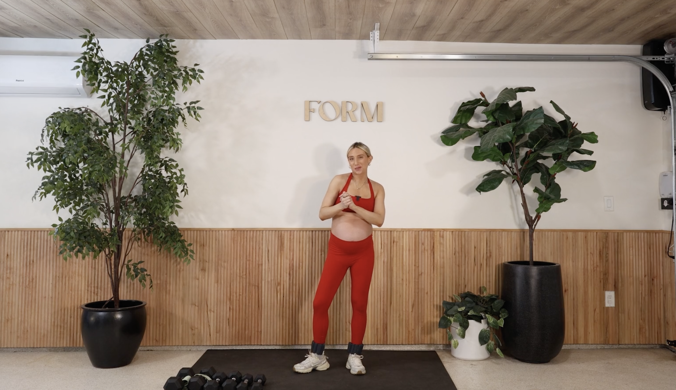 30 MINUTE FULL BODY STRENGTH & PILATES NO REPEATS WITH CALYN