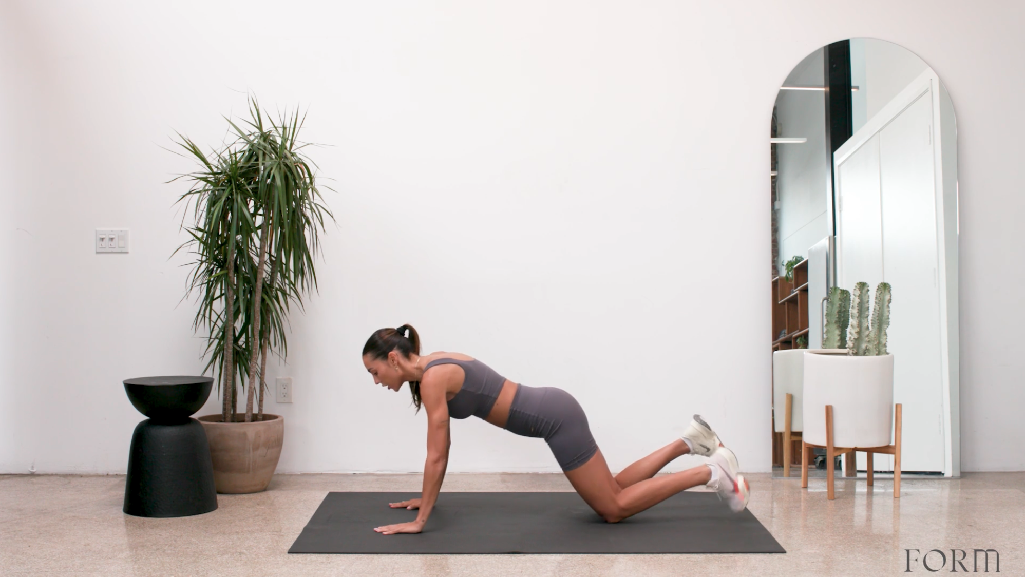 15 MINUTE ALL ABOUT THE ARMS