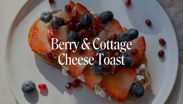 BERRY & COTTAGE CHEESE TOAST