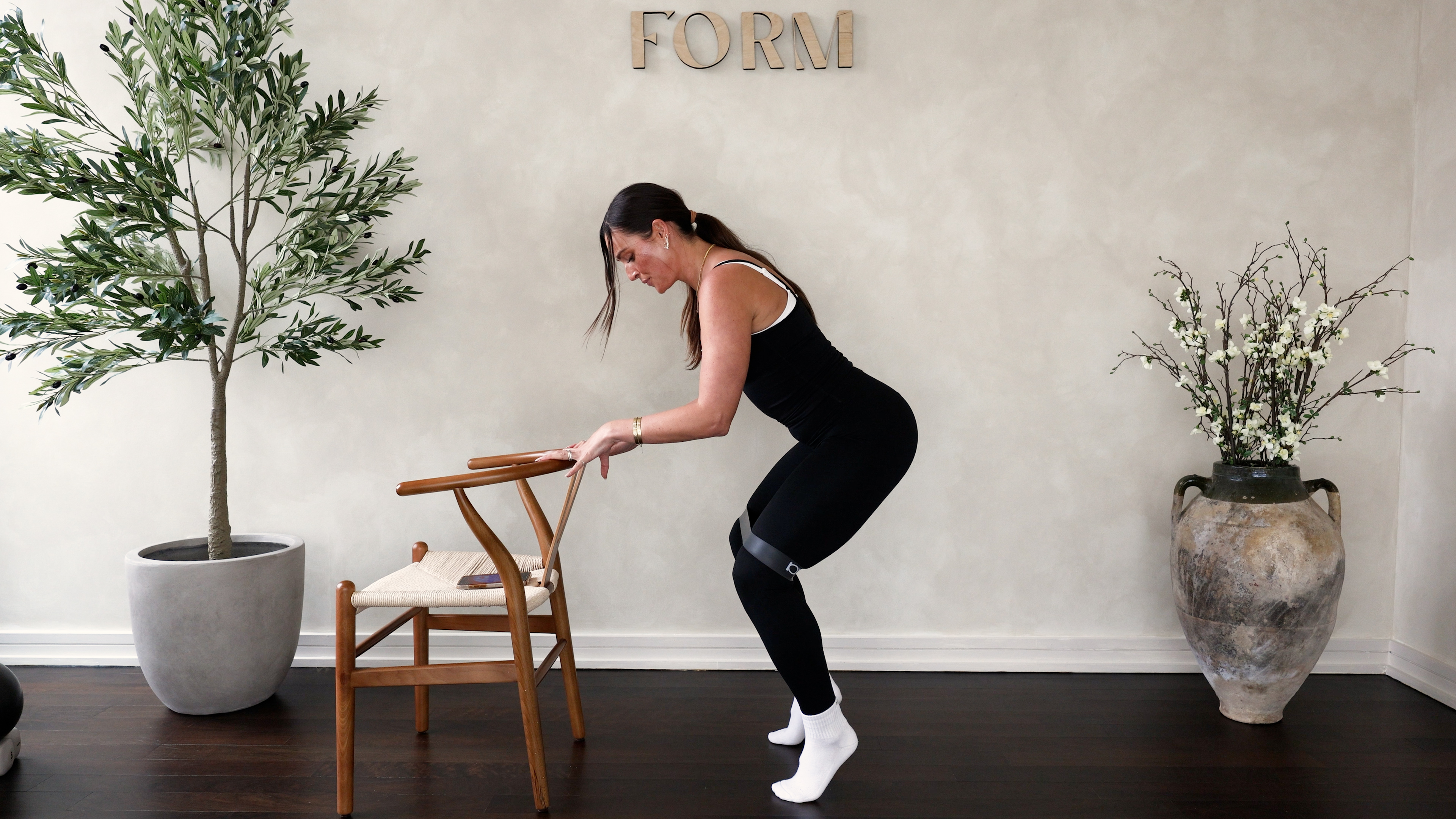 6 MINUTE LOWER BODY BARRE LEGS WITH GRACE