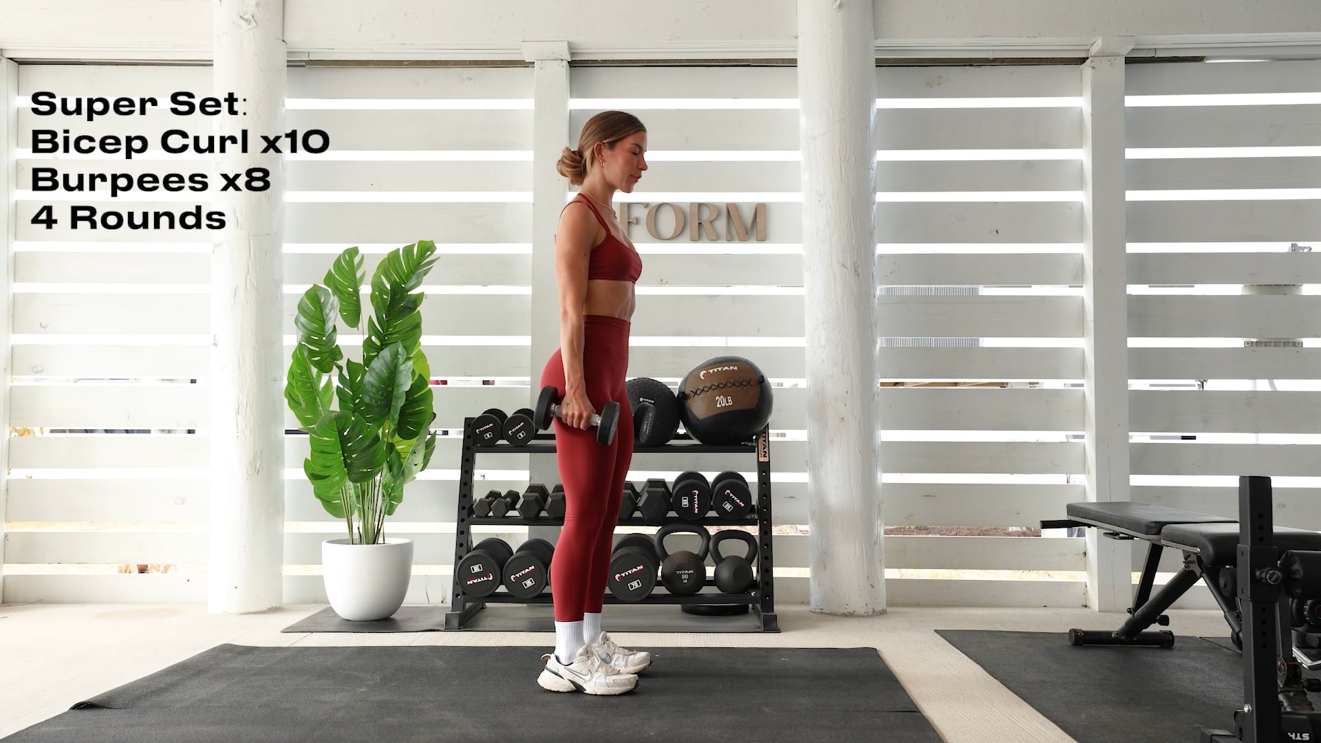 SUPERSET 4x: 10 BICEP CURL  + 8 BURPEES