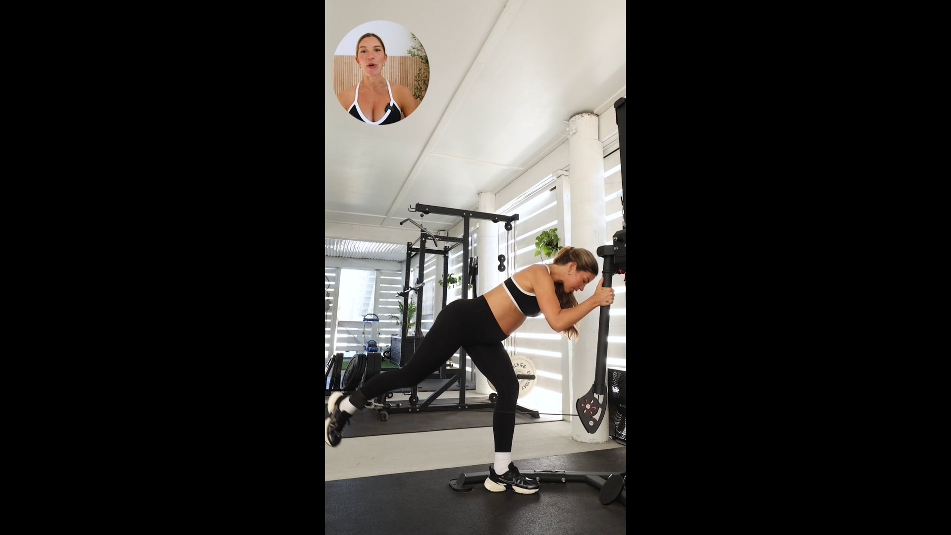 CABLE GLUTE KICKBACKS (3x15)