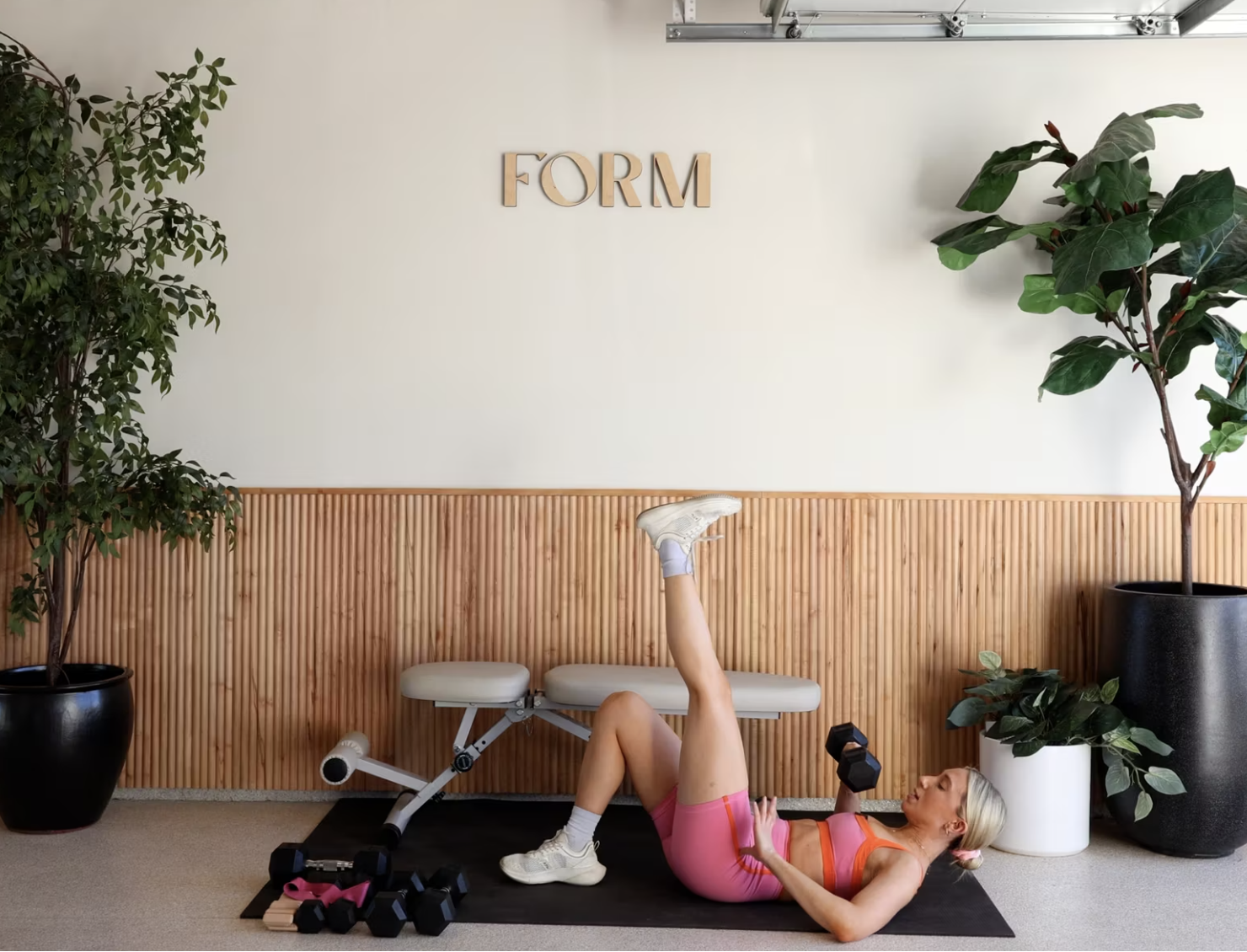 35 MINUTE FULL BODY STRENGTH & PILATES CIRCUIT WITH CALYN