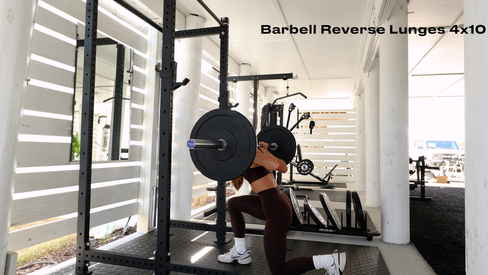 BARBELL REVERSE LUNGES (4x10) 