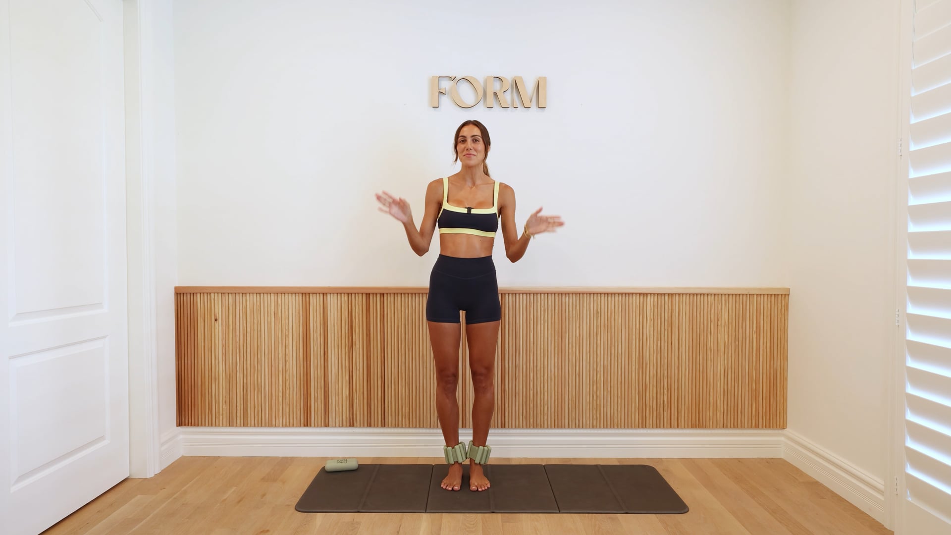 35 MINUTE FULL BODY PILATES LENGTH & TONE WITH SAMI