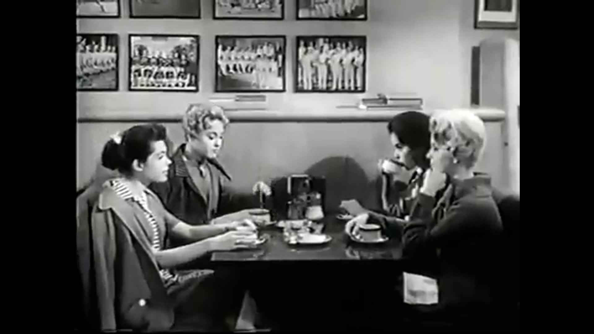 The Adventures Of Ozzie and Harriet A Trap For Ricky