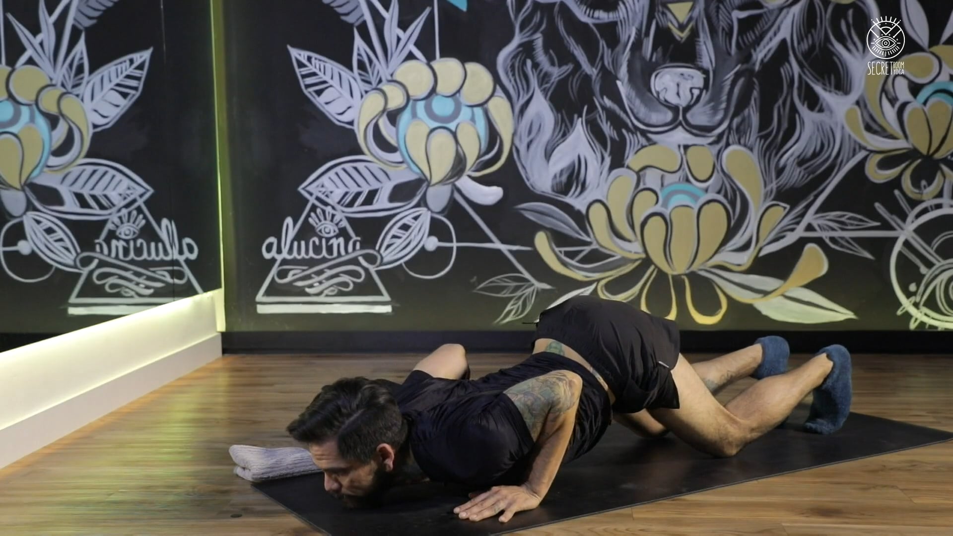 YOGA MILITIA - Yoga with Socks