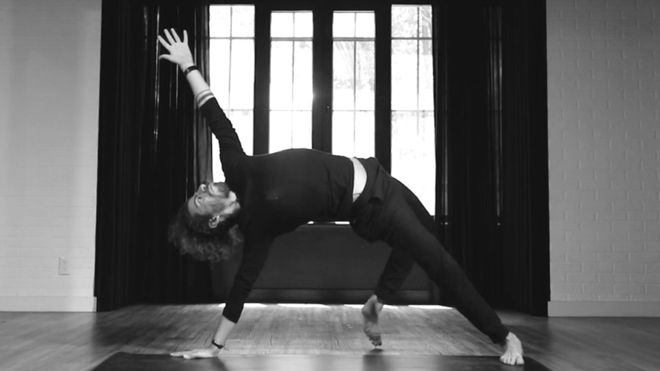 MOVEMENT BREAKDOWN- Postura Salvaje (Camatkarasana)