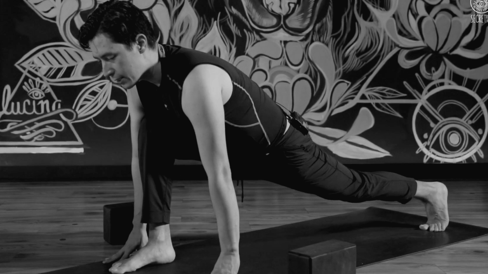 MOVEMENT BREAKDOWN- Postura de un pie detrás de la cabeza (Ekapada Sirsasana)