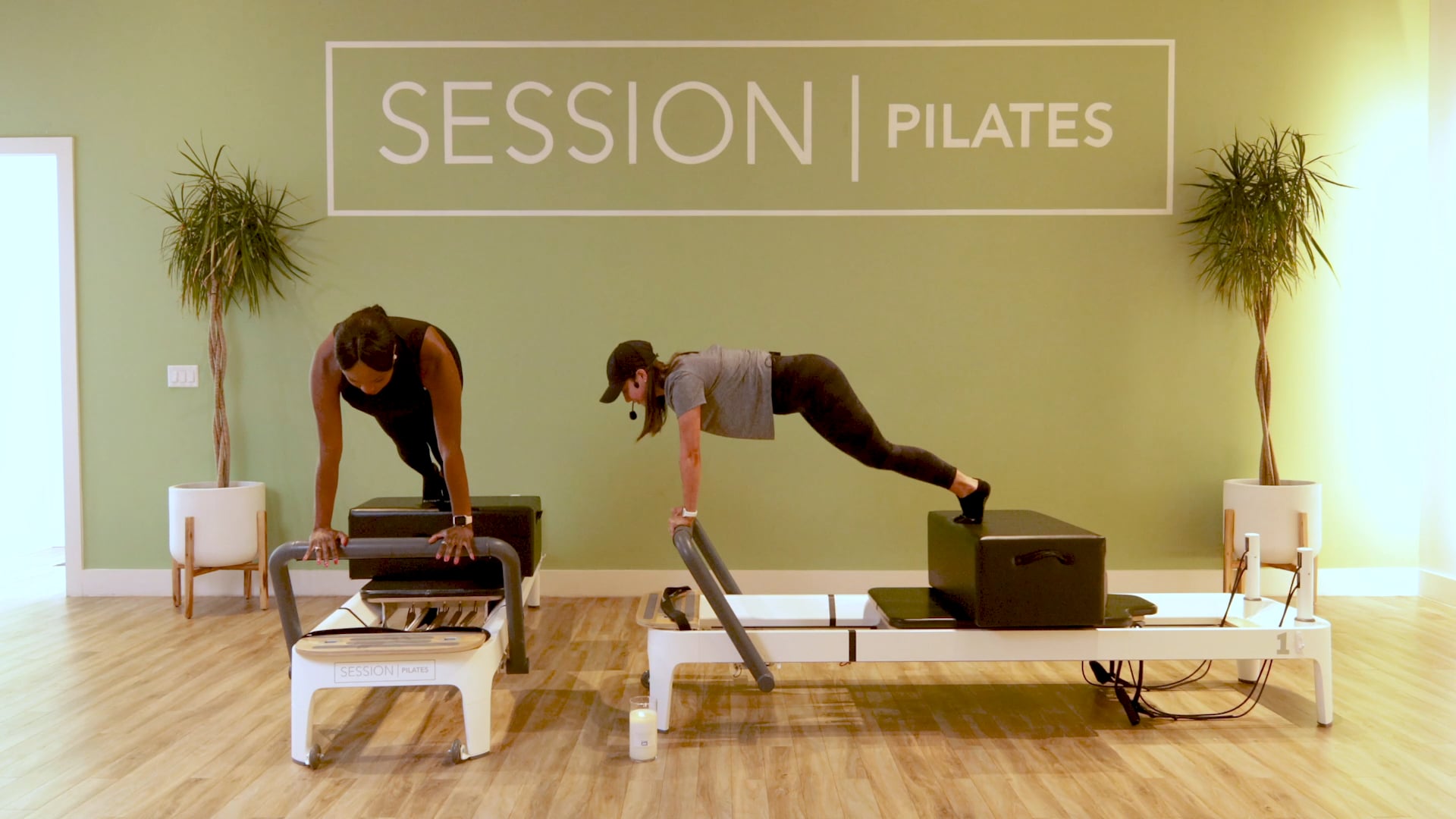 Reformer: Abs on Short Box With Caroline