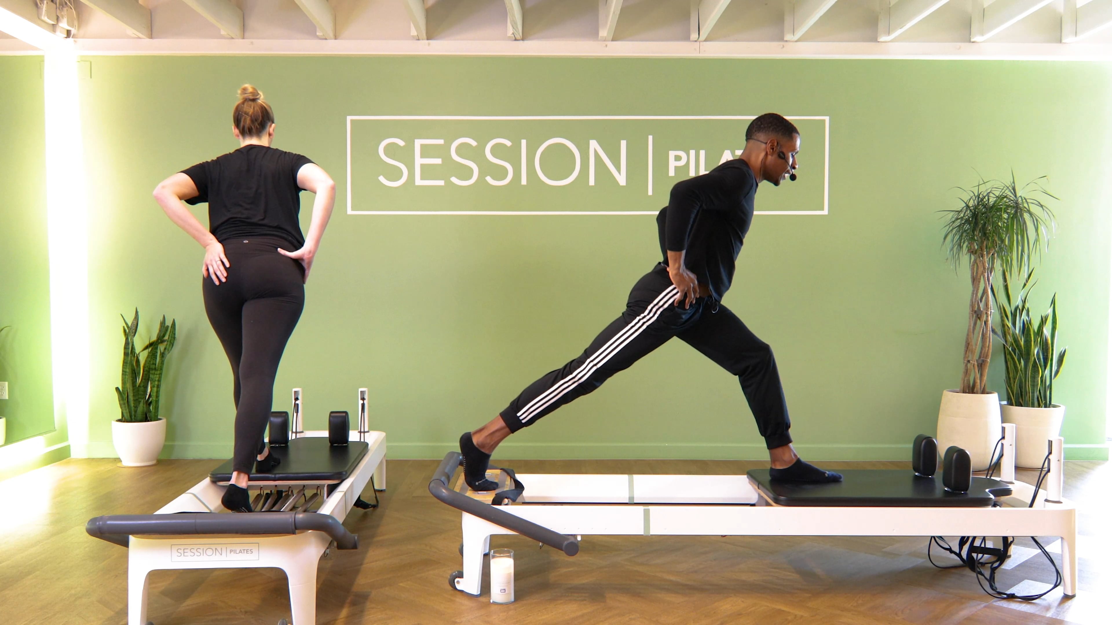 Reformer: Hamstrings, Outer Thighs & Glutes With Zion