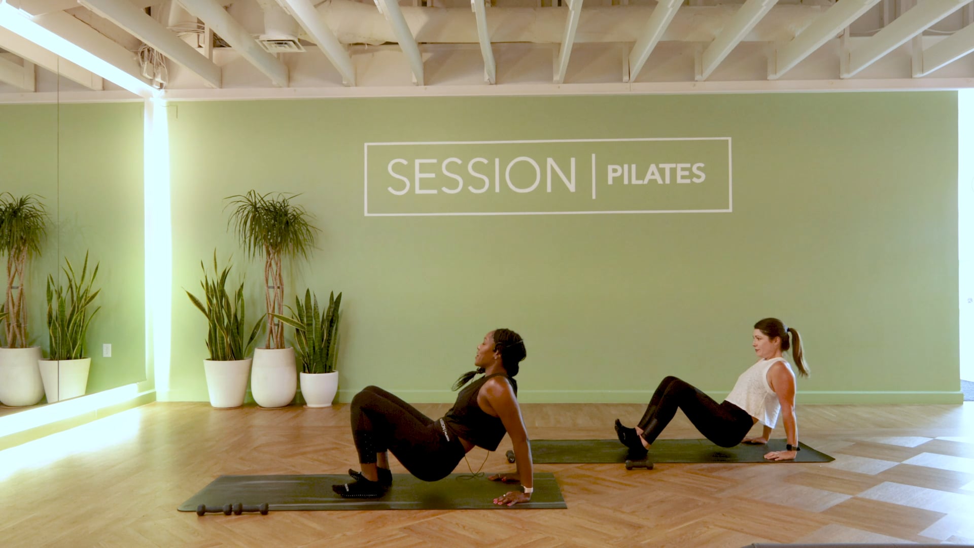 Floor: Back & Triceps With Jasmine