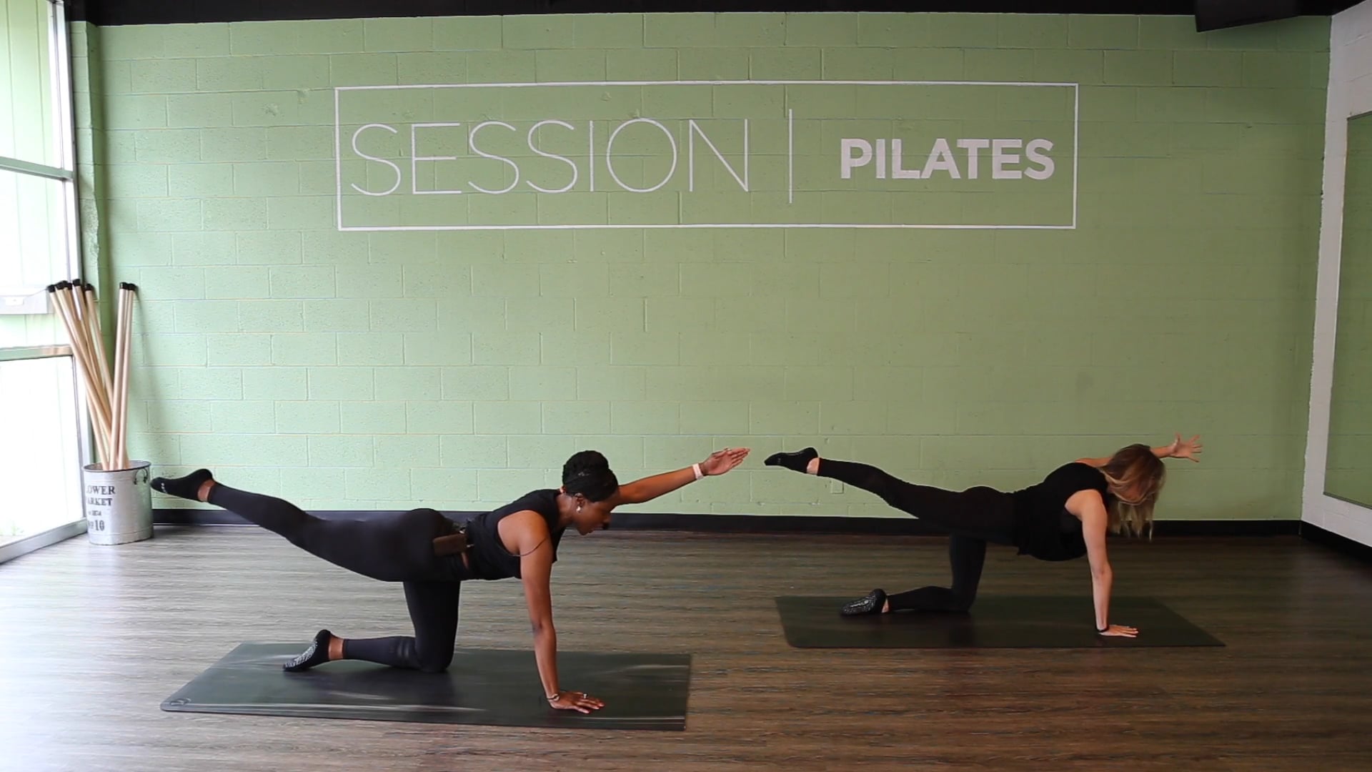 Floor: Abs With Jasmine