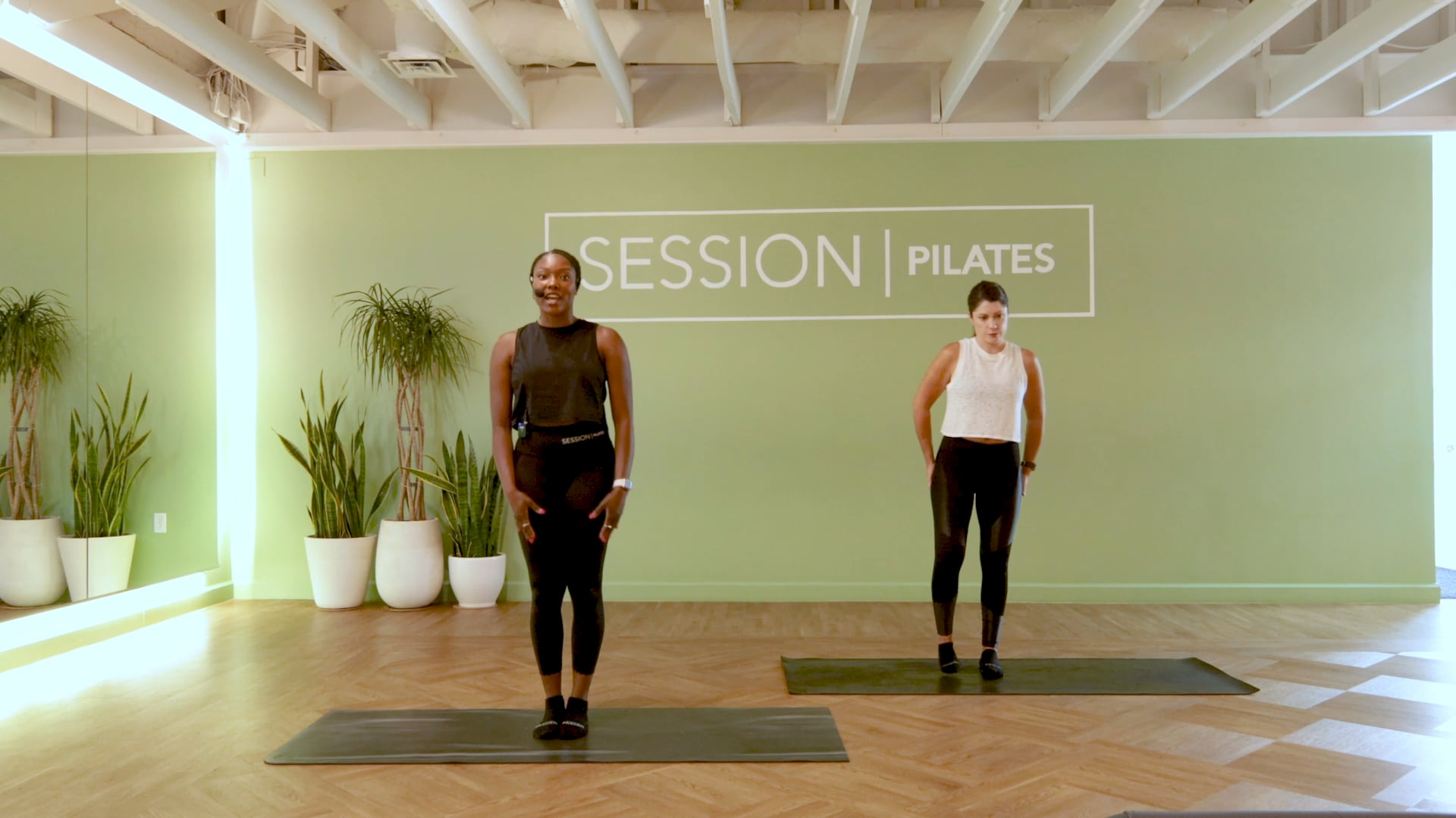 Floor: Outer Thighs & Glutes with Jasmine