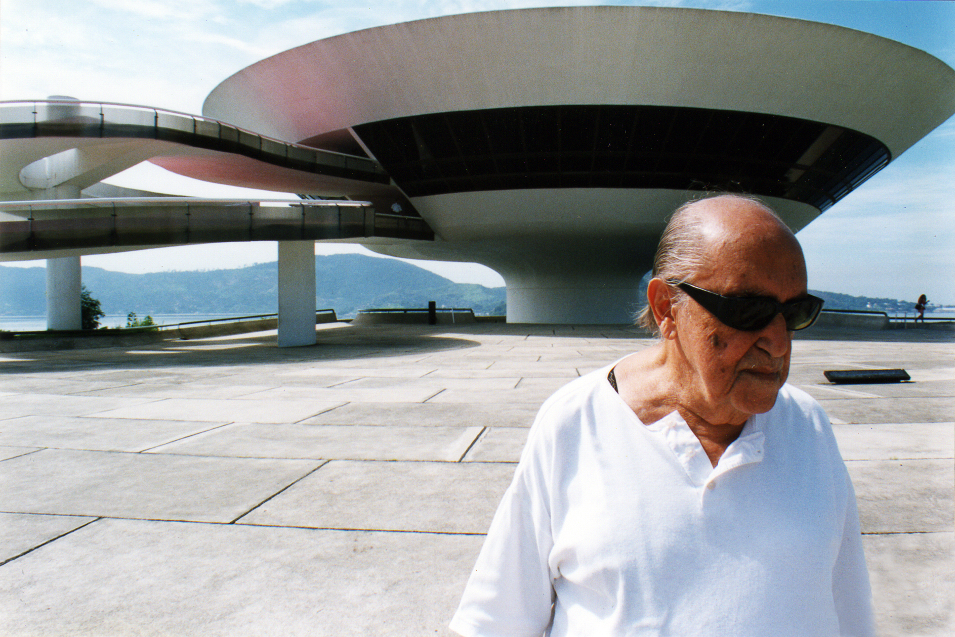 Oscar Niemeyer: Life is Breath
