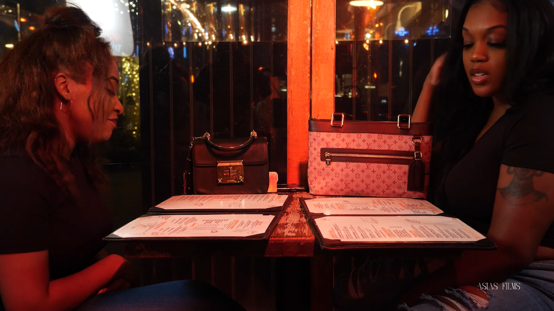 She's SINGLE New York | (S1: Ep. 101 Sneaky Link)