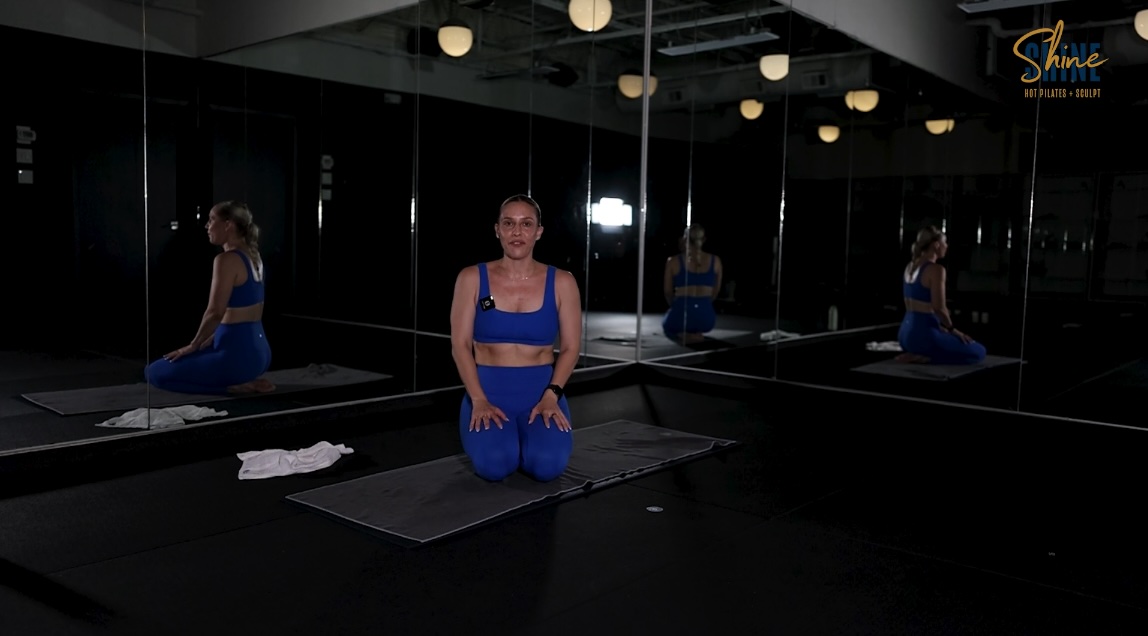 25 Minute Floor Pilates with Danielle | No Equiptment + Stretch