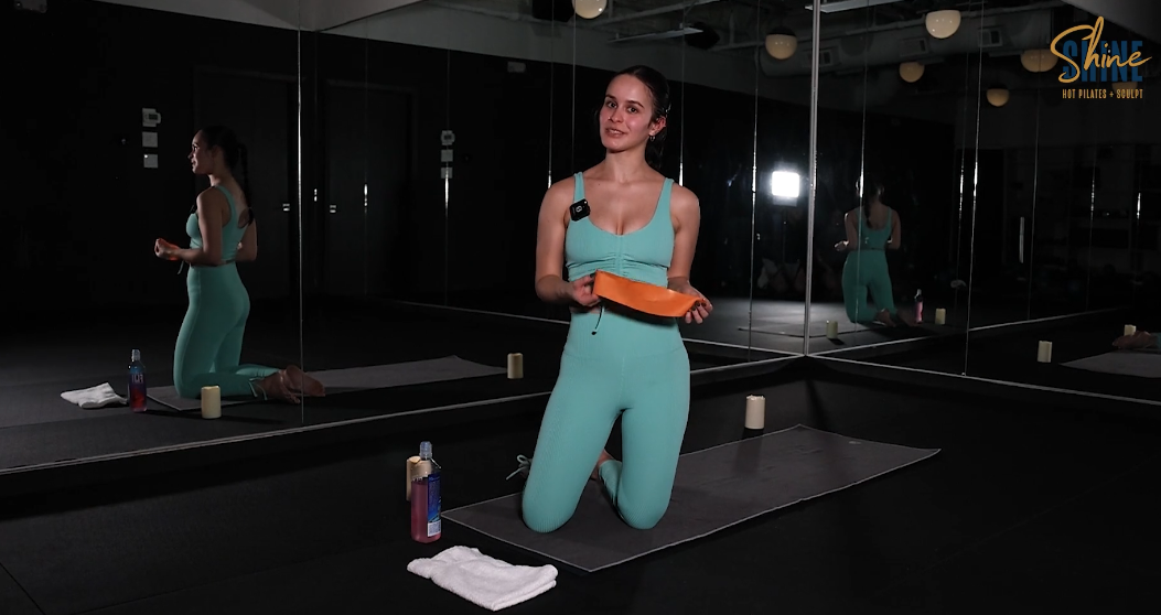 18 Minute Floor AAA with Isabel | Resistance Band 