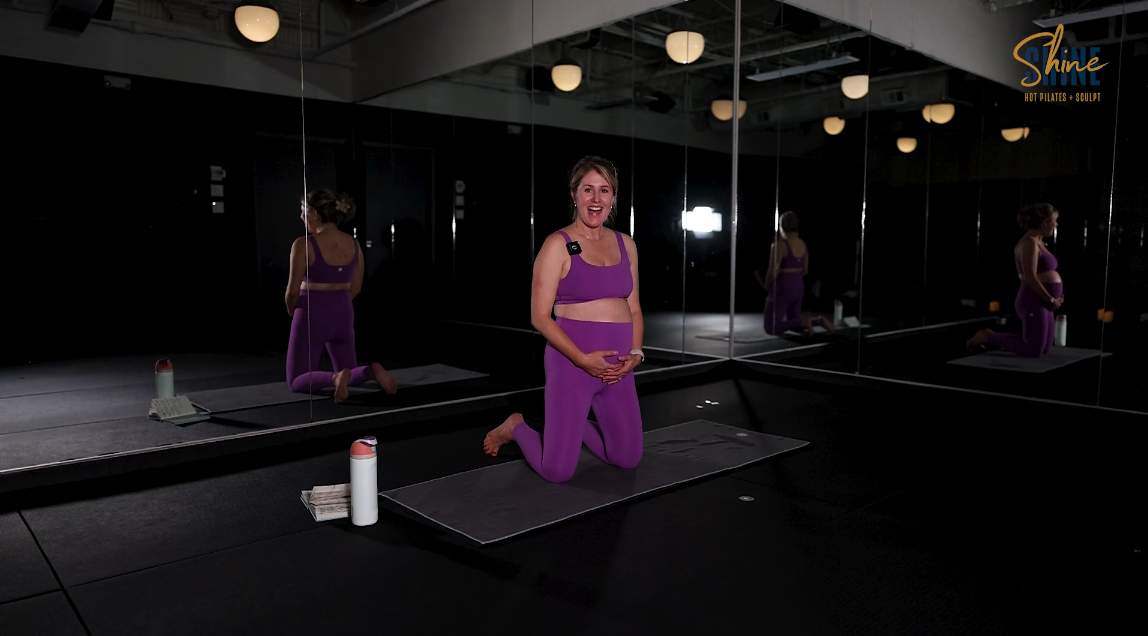 25 Minute Floor Pilates with Diana | No Equiptment + Stretch