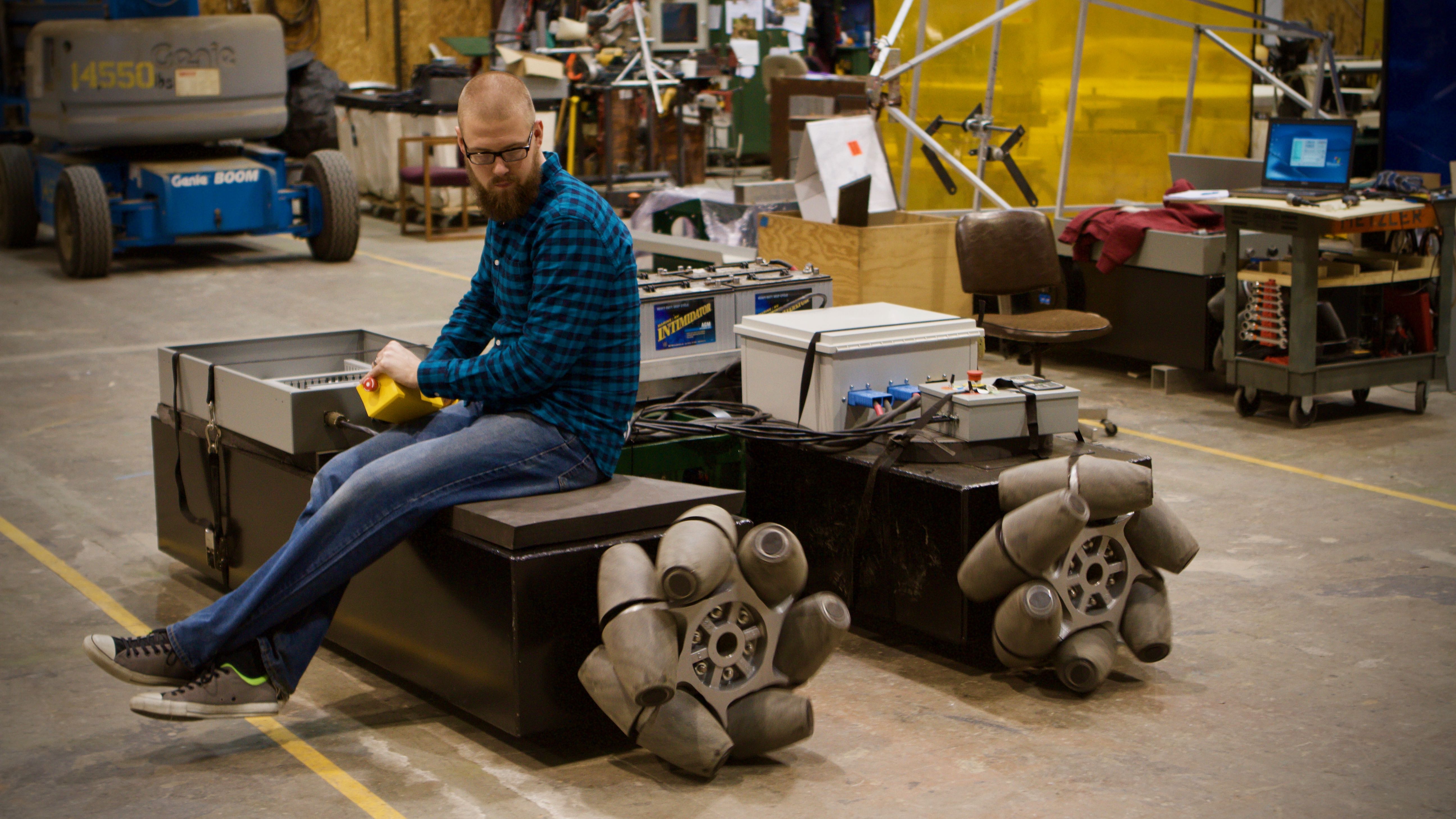 SAMSON | Remote Controlled Set Pieces