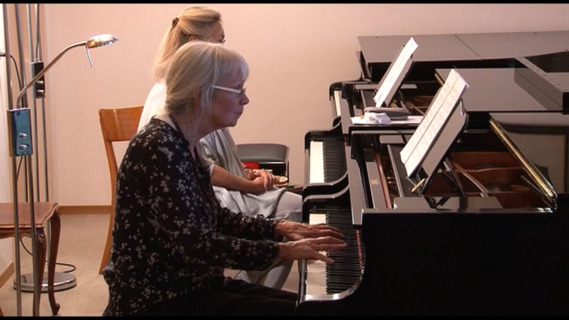 6) The choice of fingering is important for the phrasing