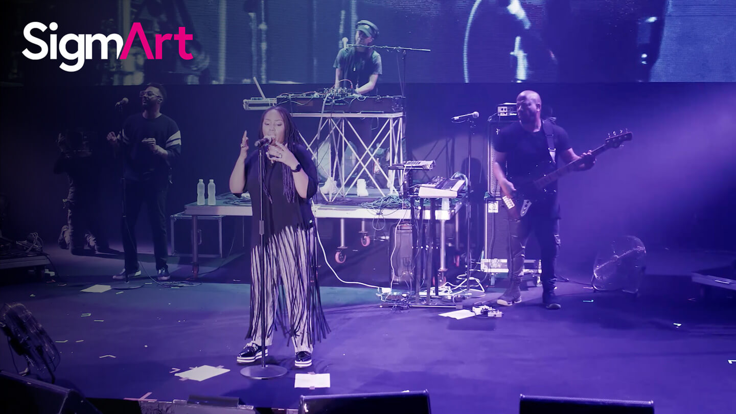 LALAH HATHAWAY one of the unmistakable voice in Jazz