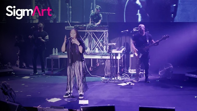 LALAH HATHAWAY one of the unmistakable voice in Jazz