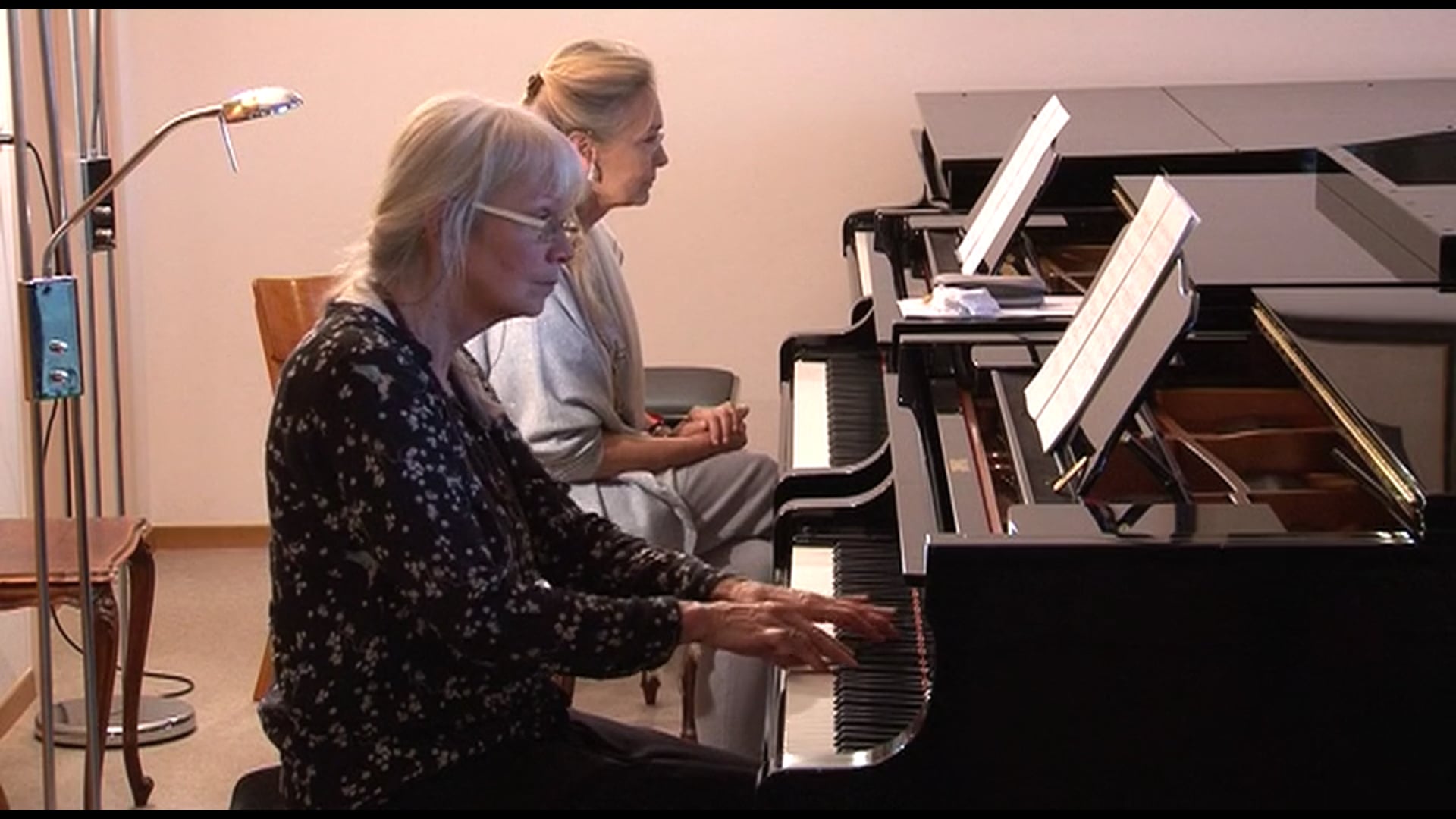 6) Give the perspective and unity of the musical phrase