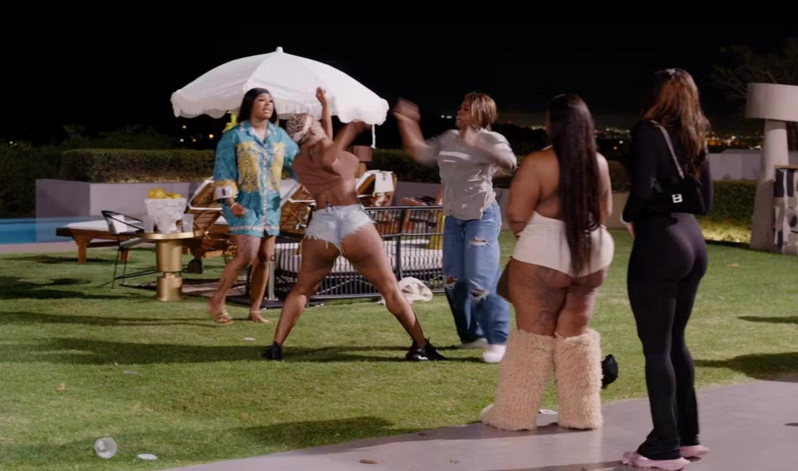 S1.E2 ∙ Battle of the Baddies