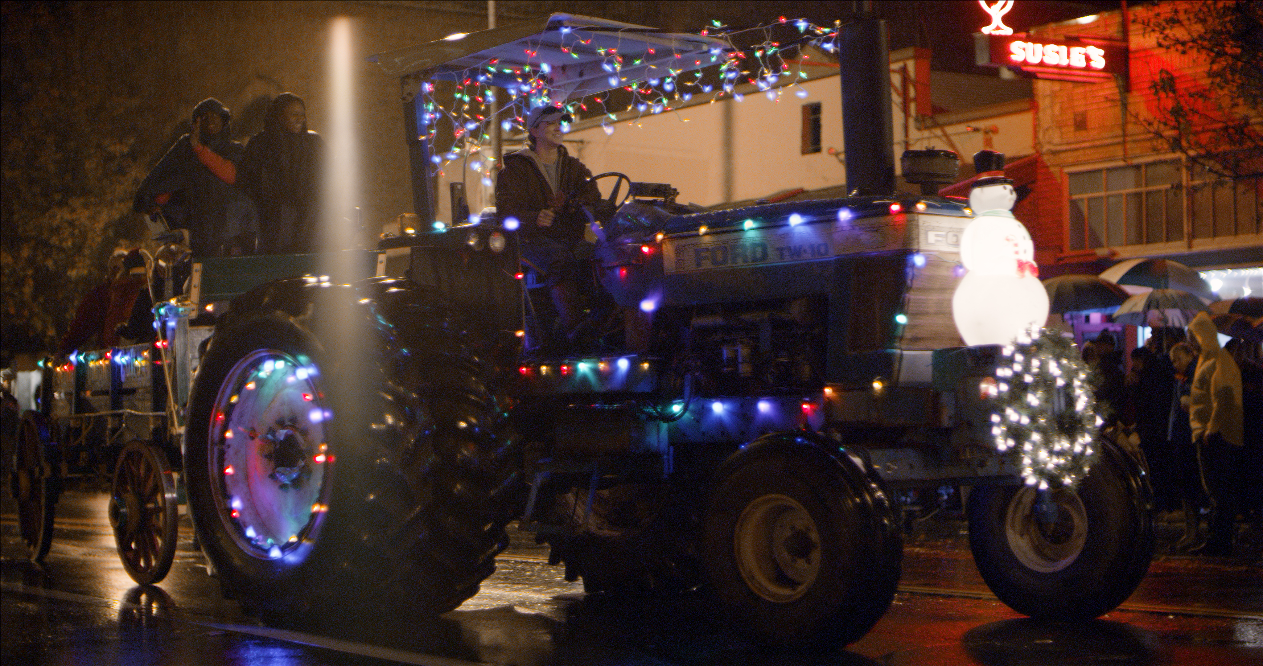 Christmas-Tractor.jpg