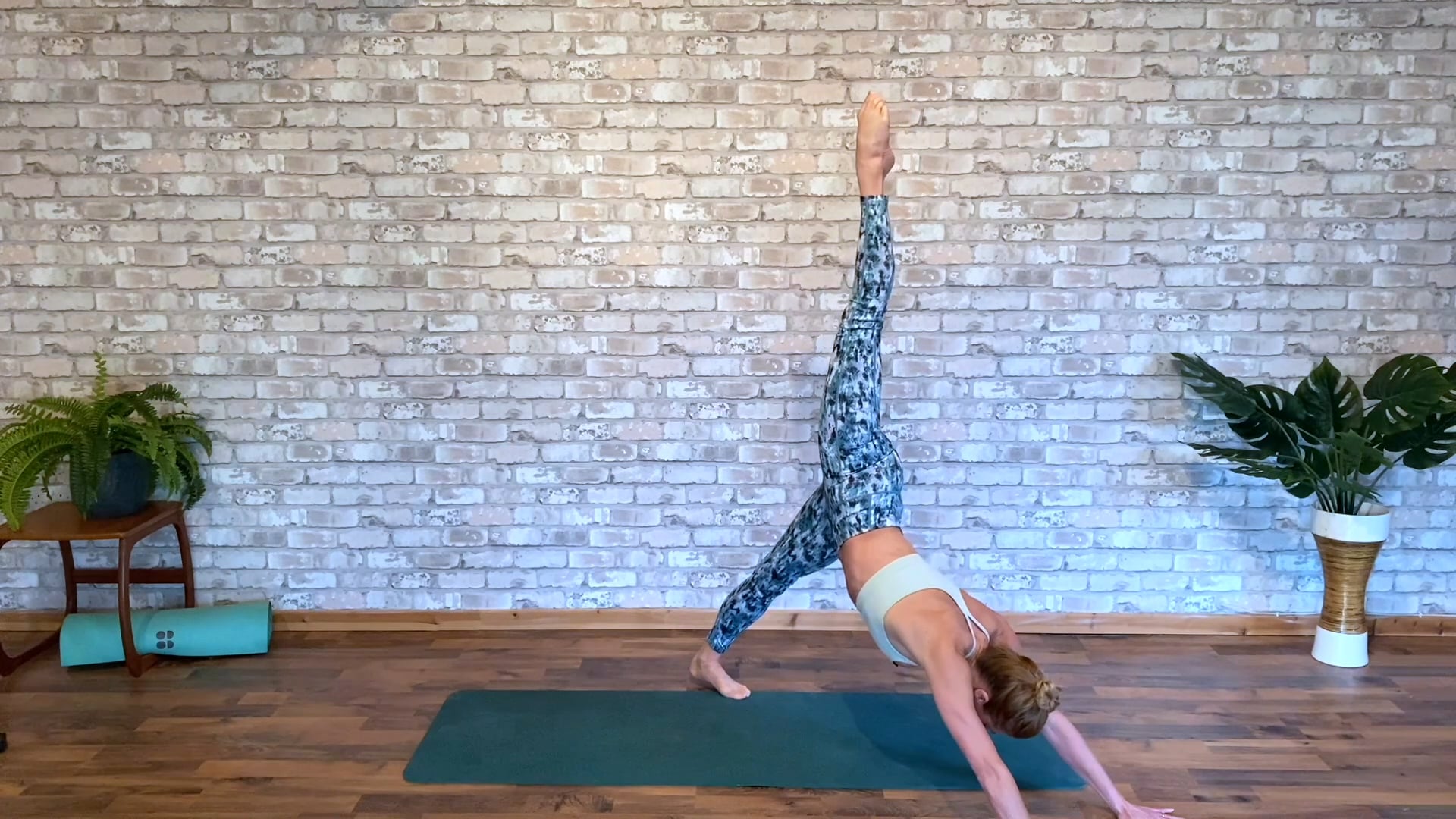 Ballerina Stretch Bite