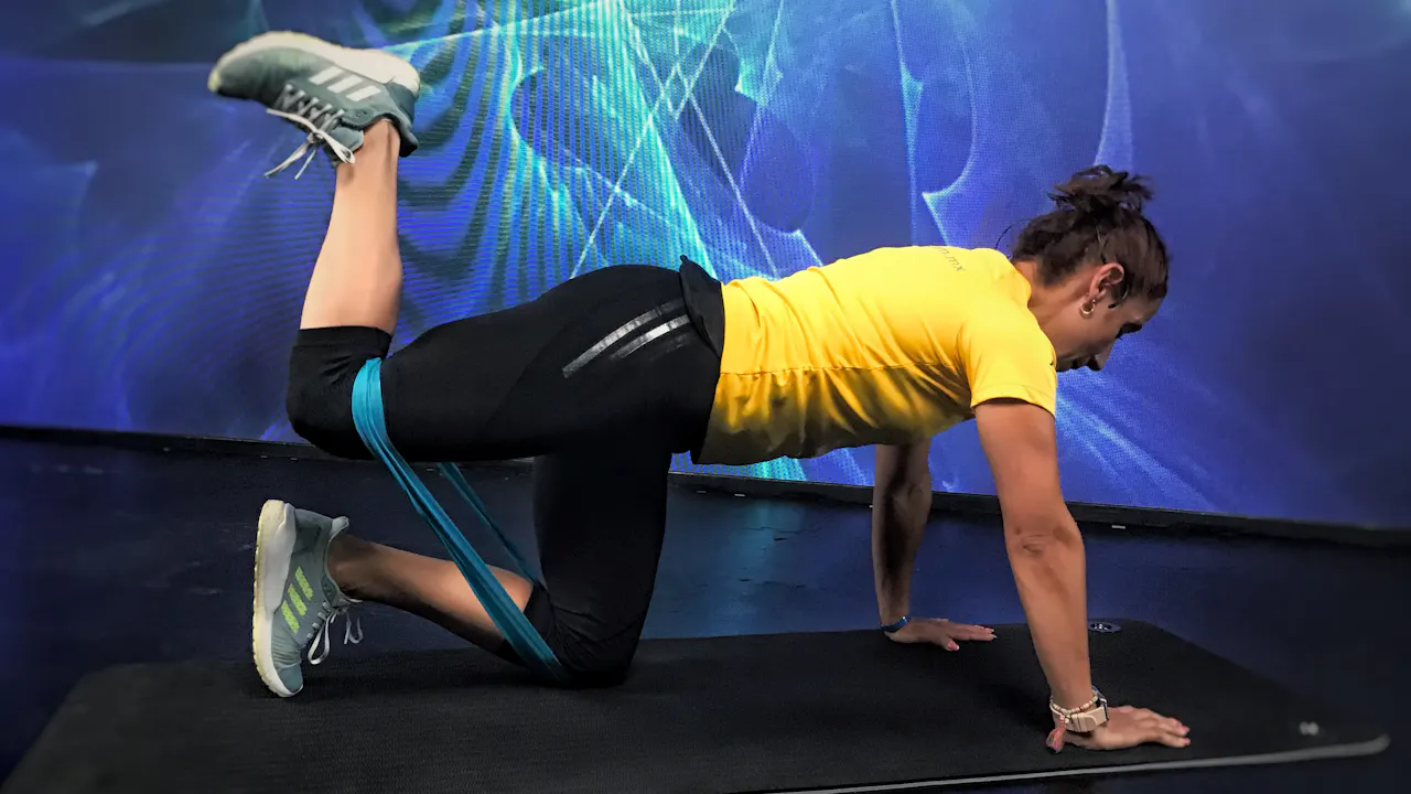 25 min I Glúteos y piernas de acero I Melissa Reyes I 31/05/21 - Smart ...