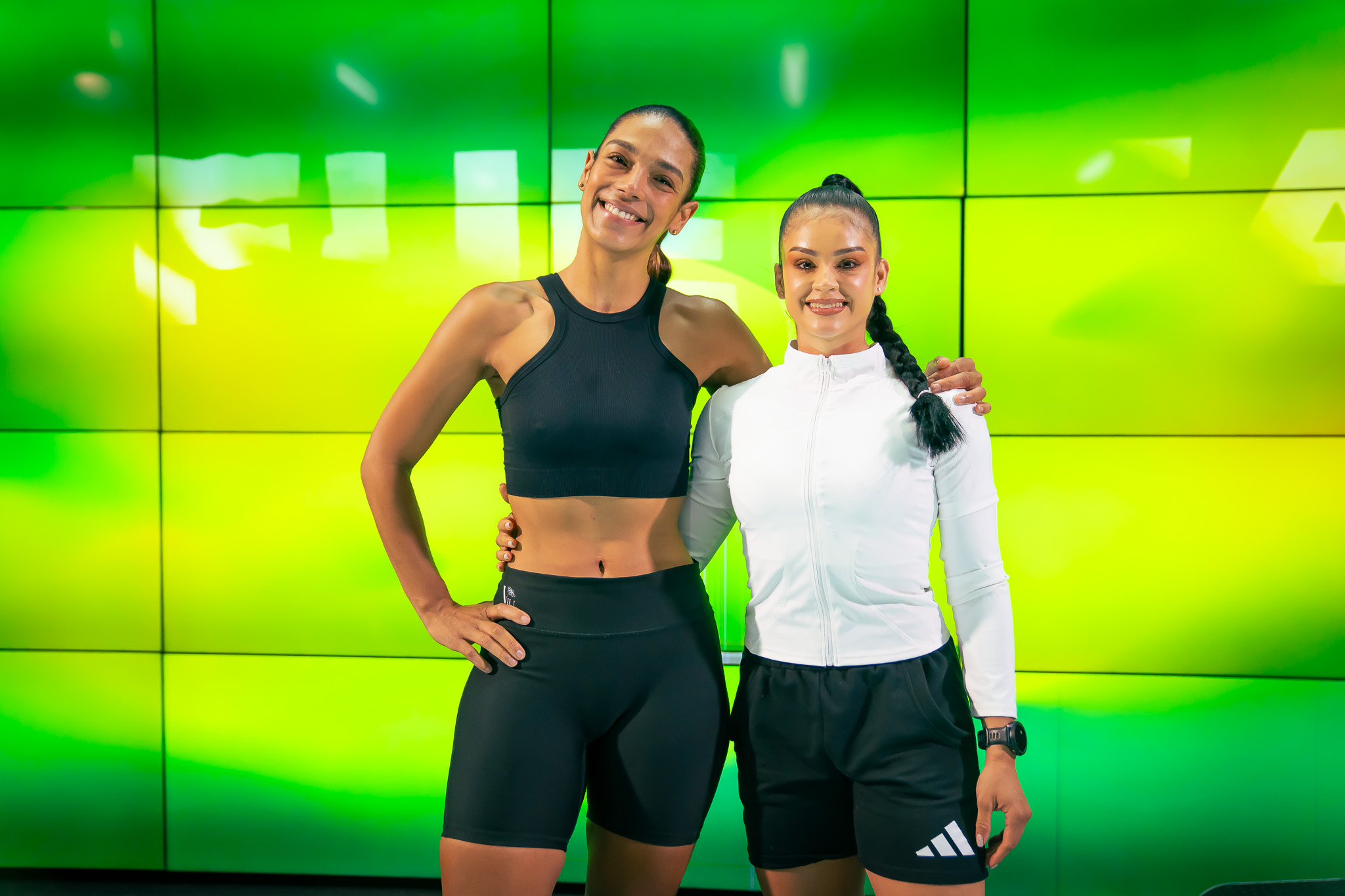 45 Min l Glúteos y piernas de acero l Isabel y Karolina l 04/07/25