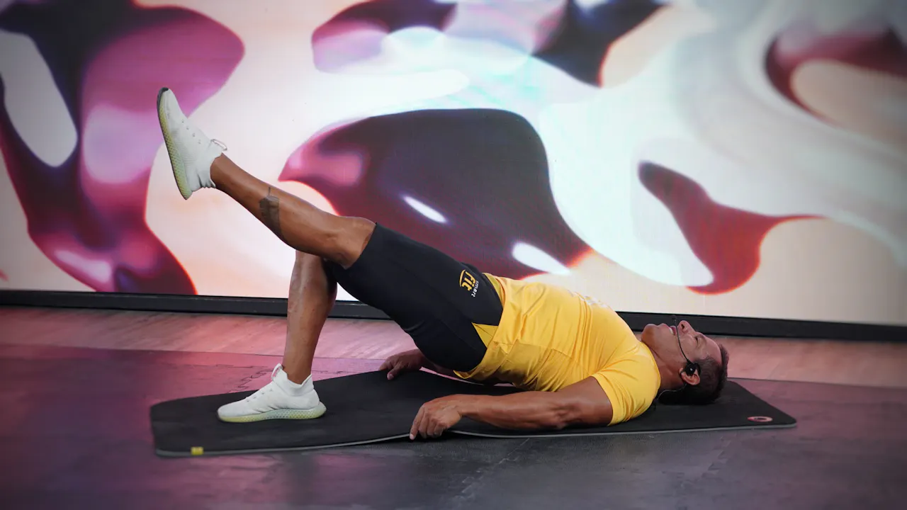 25 min | Glúteos y piernas de acero | Ricardo Mendoza | 08/06/22 ...