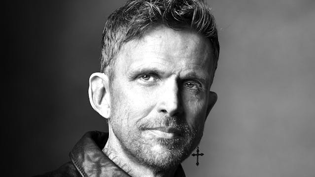 Black Sheep of a Celebrity Family-Ash...