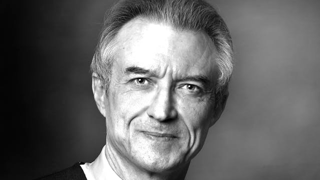 Clean Kitchen Counters and Lots of Se...