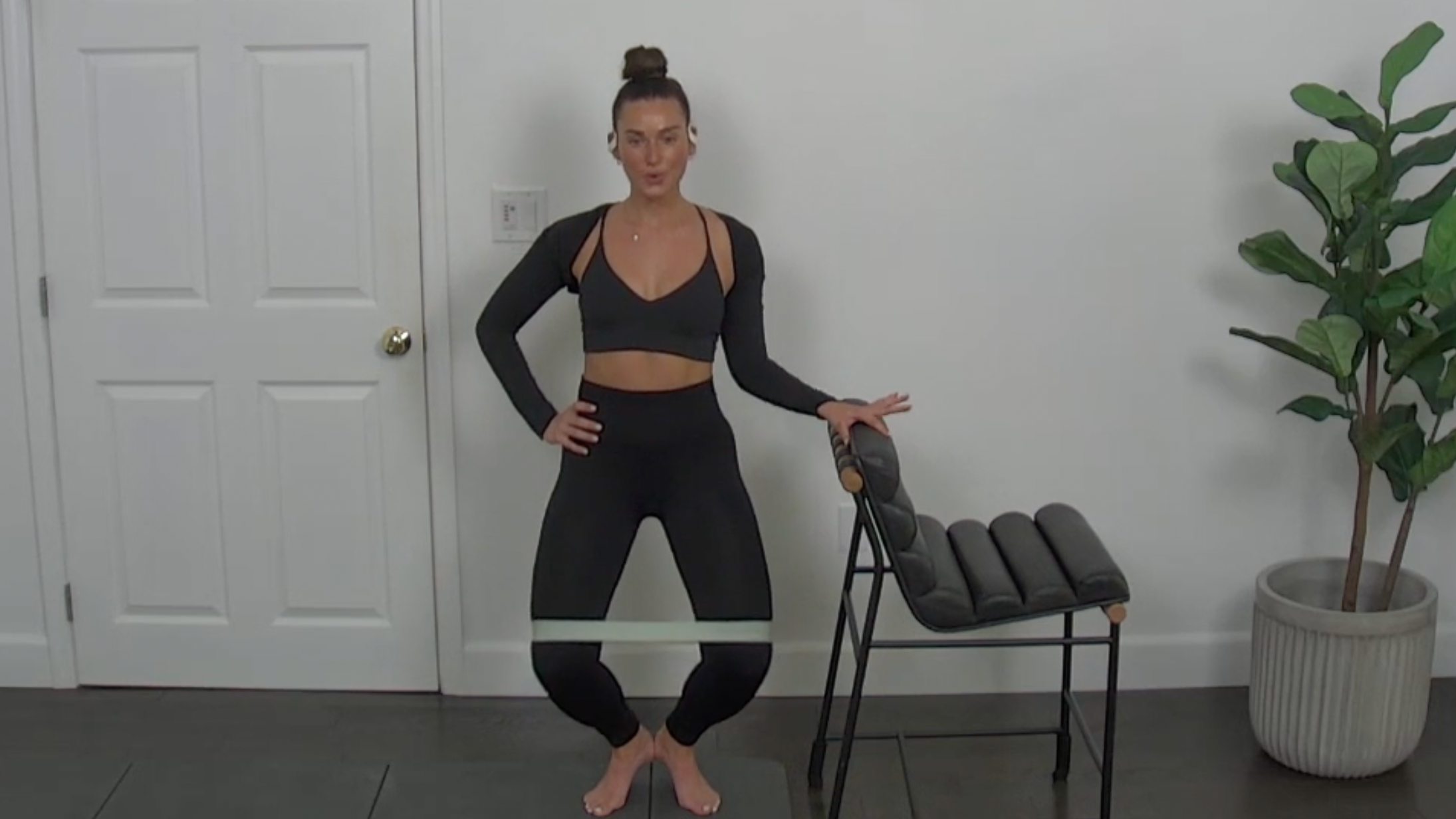 DAY 25 - 5 Min Express Barre Legs