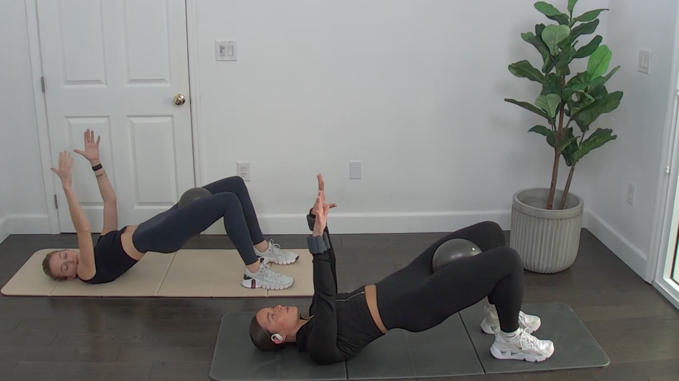 DAY 27 - 5 Min Express Glutes