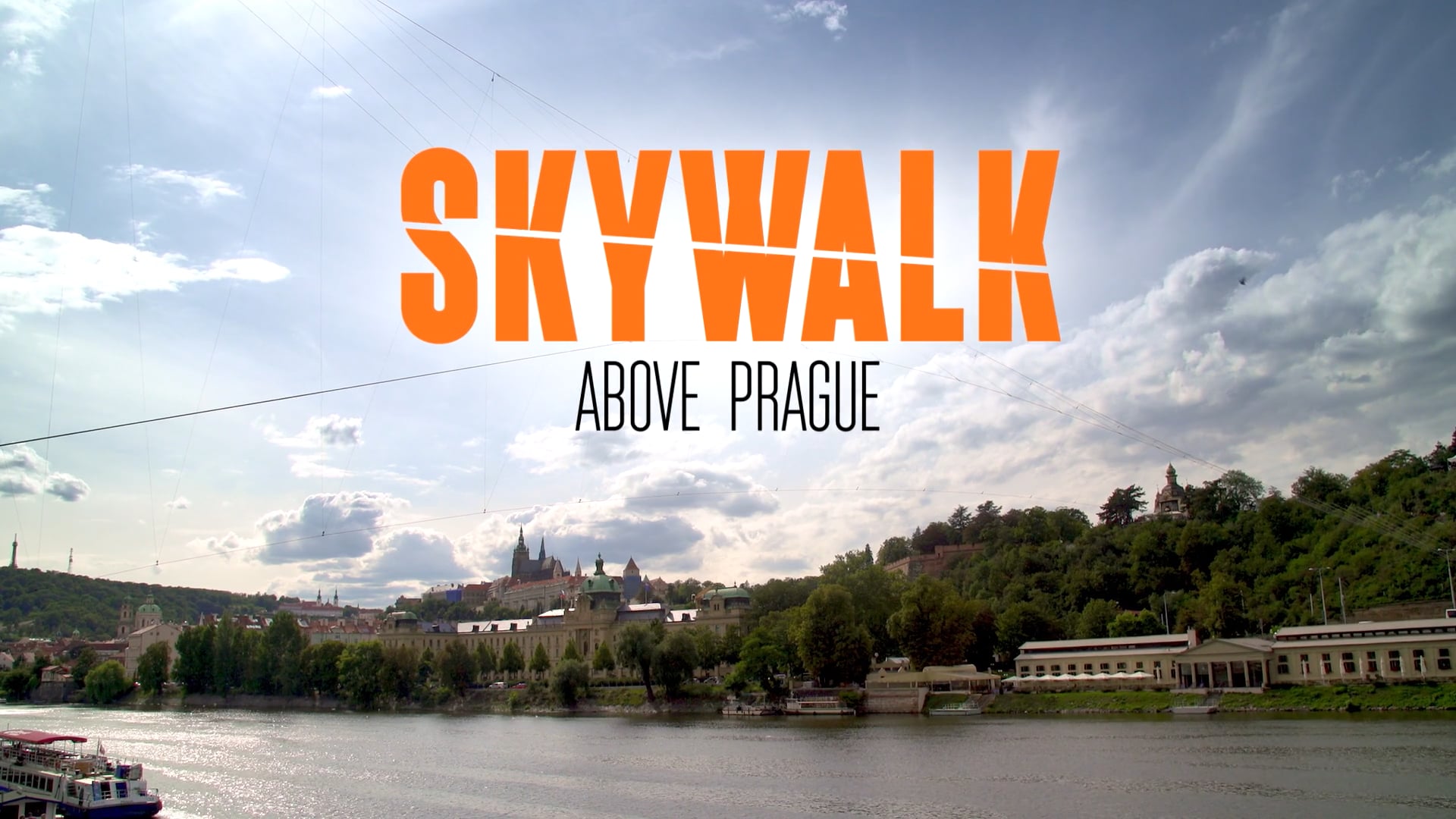 Provazochodkyně nad Prahou - Skywalk Above Prague