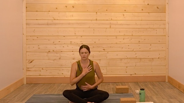 Prenatal Yoga (33 Min) Britt Mortimer