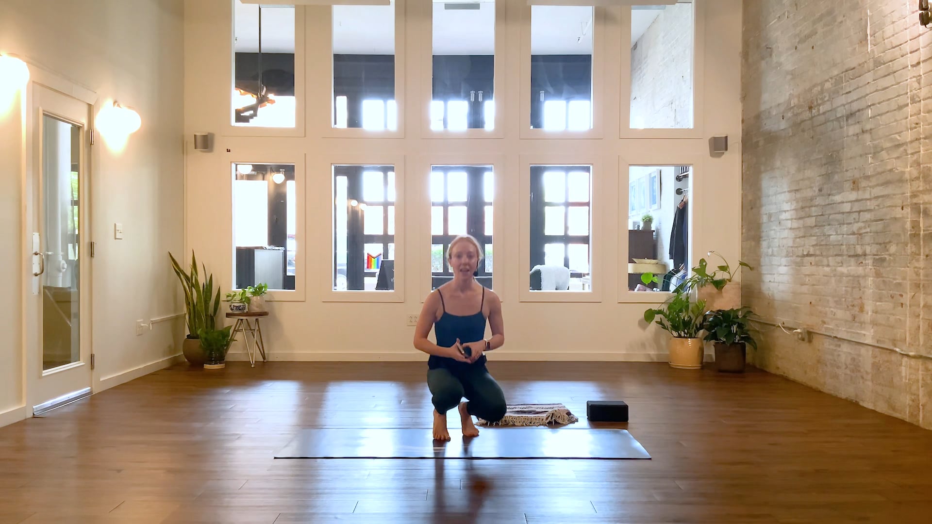 Gentle Prenatal Flow | Kyla Aida | 21 minutes