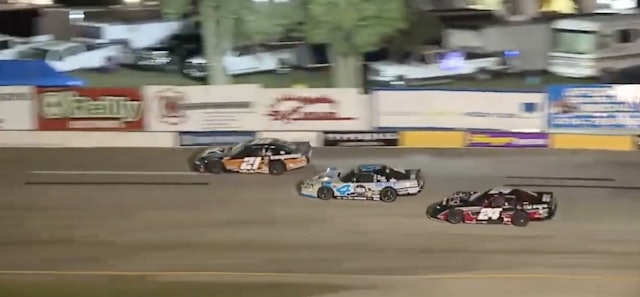 The Last 22 Laps Of 43rd Slinger Nationals 