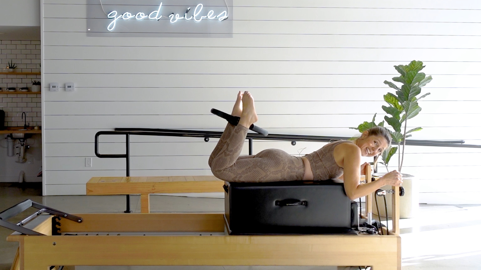 Guest Teacher Series: Full Body Circle with Extension and Twisting 