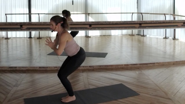 IGNITE YOUR GLUTES 15 MIN YOGA FLOW 15 (with Charlotte) 