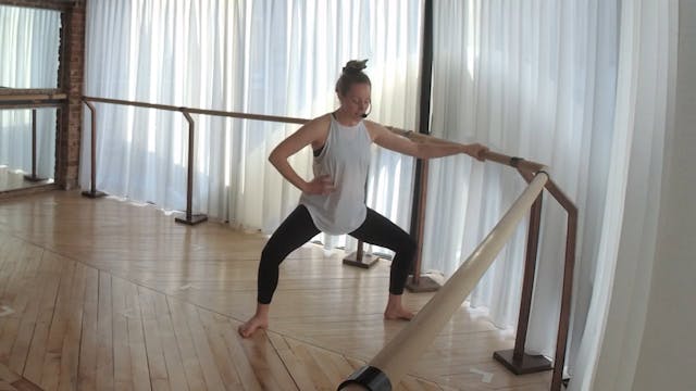 MINI BARRE  15 with Amber (glutes) 