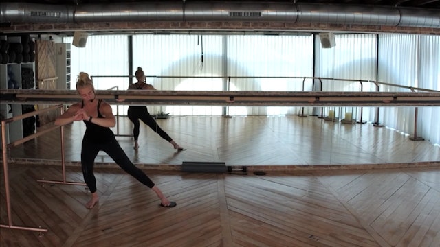 BARRE 45 with Sophie