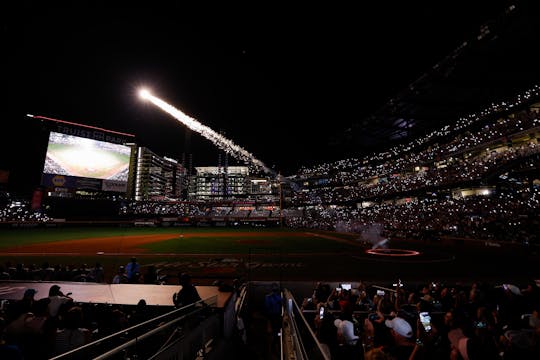 MLB Honors Hank Aaron's Record-Breaki...