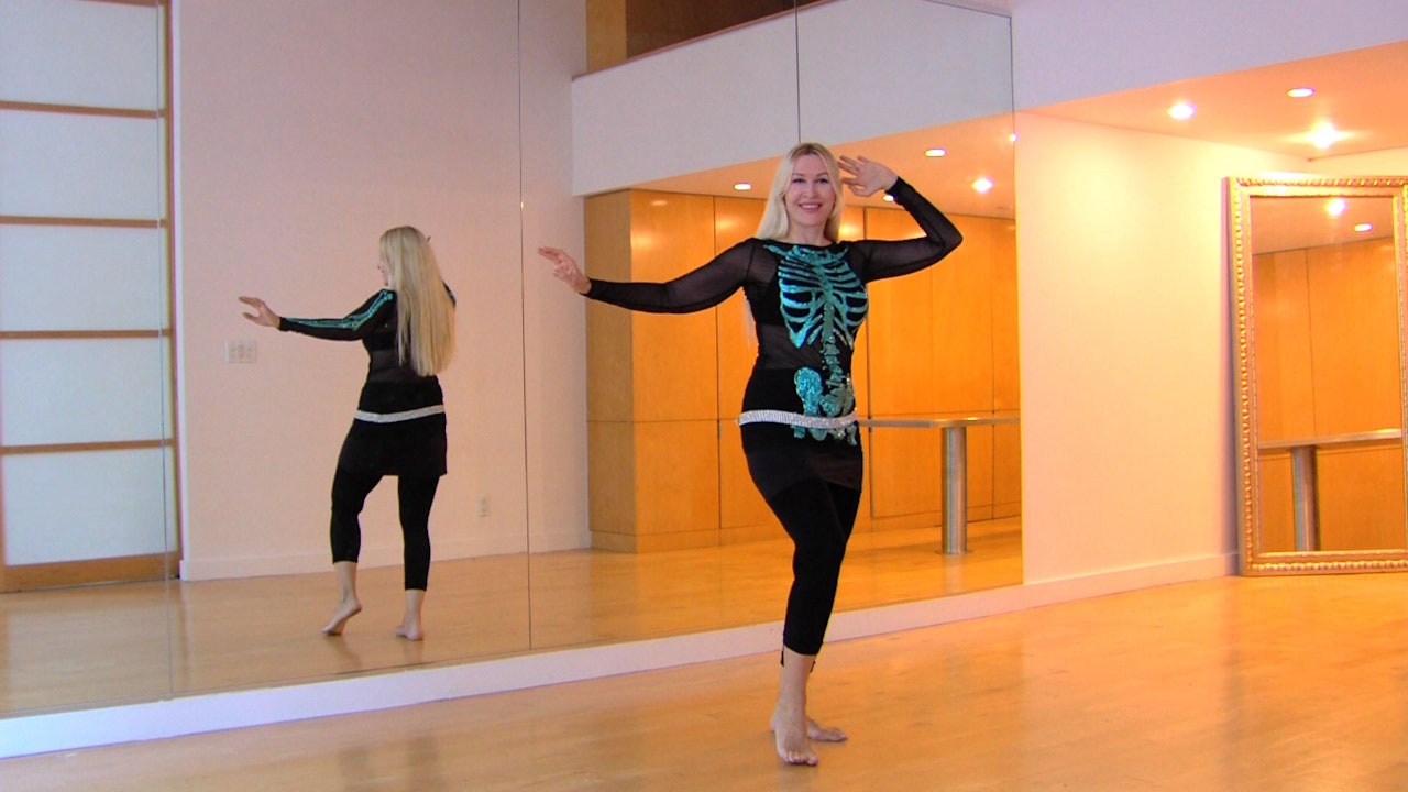 Belly dance hipwork and arms coordination practice